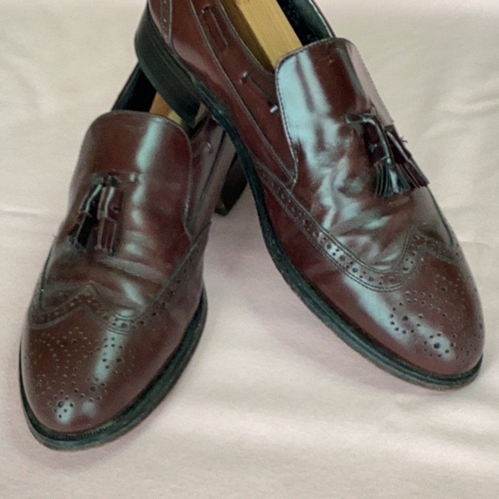 FINAL SALE PRICE Comfort Plus Slip On Wingtips in 9.5D + Shoe Trees